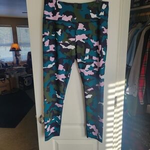 Fila Womens Size XXL camo Print Legging. Like New!